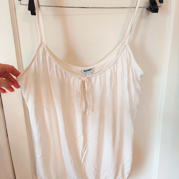 NWT-Keyhole Tank with Shelf Bra - Picture 4 of 6